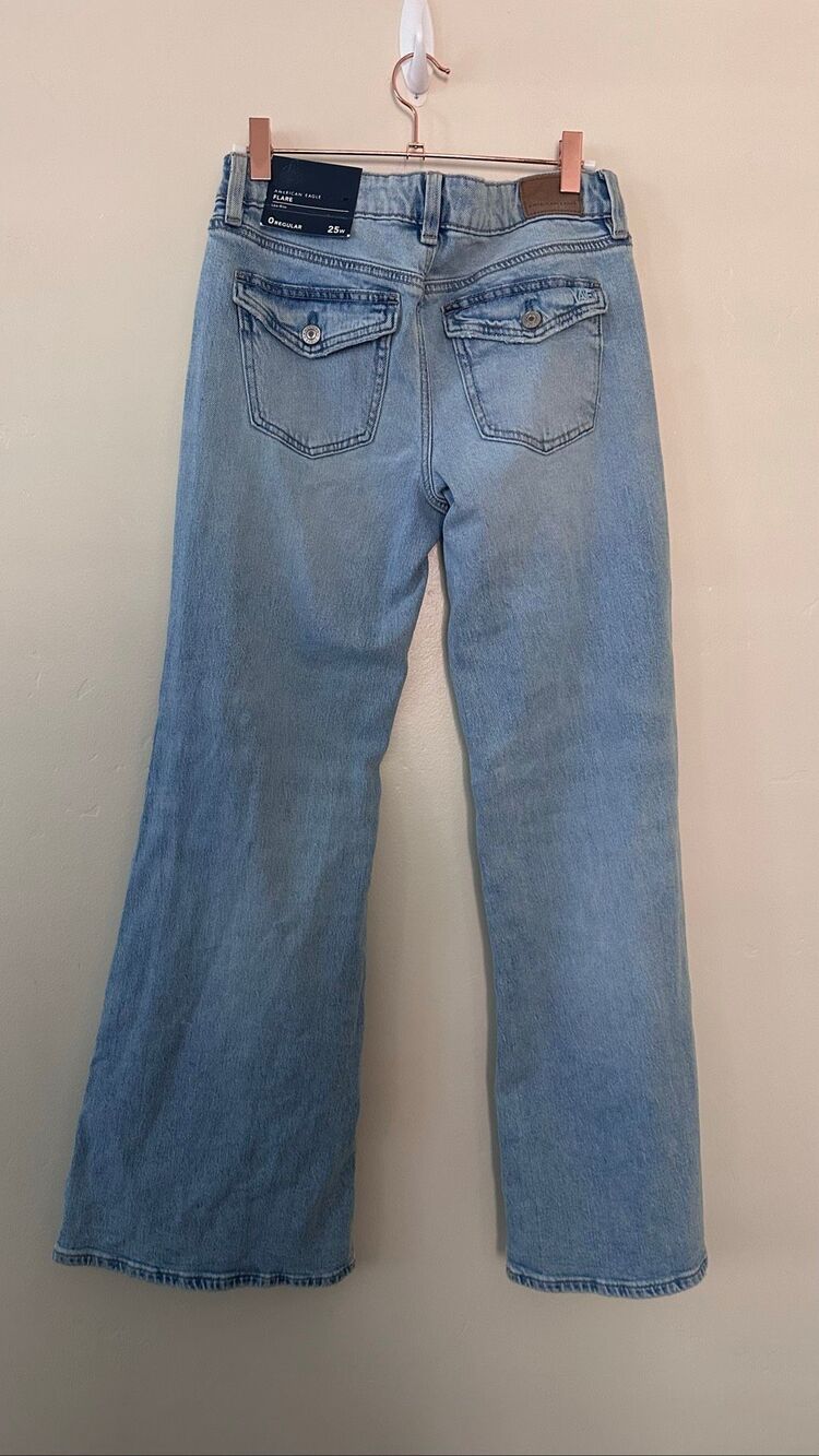 American Eagle Low Rise Flare Jeans With Button Pocket Size 0 New